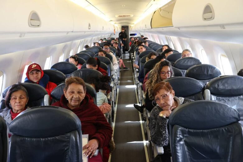 Primer vuelo desde Bolivia repatria a 59 venezolanos este 21 de agosto