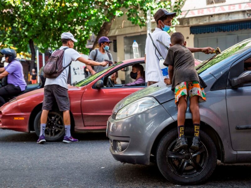 Reinsertar a niños desescolarizados no debe ser un plan a corto plazo, afirman expertos